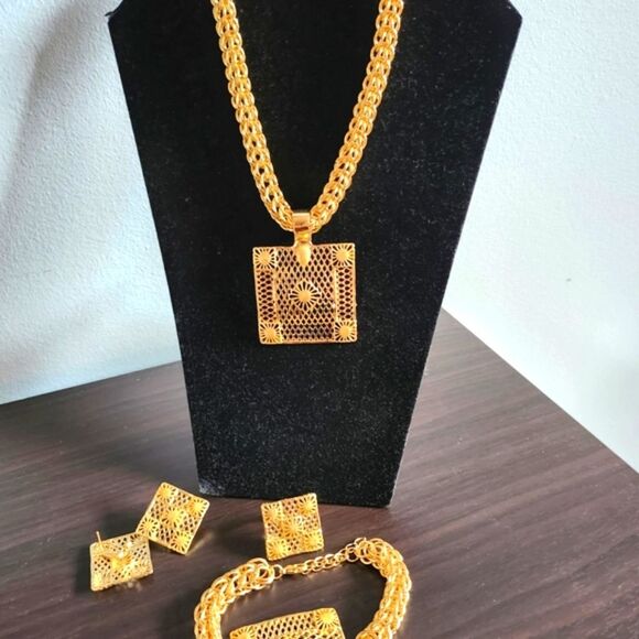 Elegant Four Piece Gold Deco Complete Jewelry Set - Picture 1 of 8